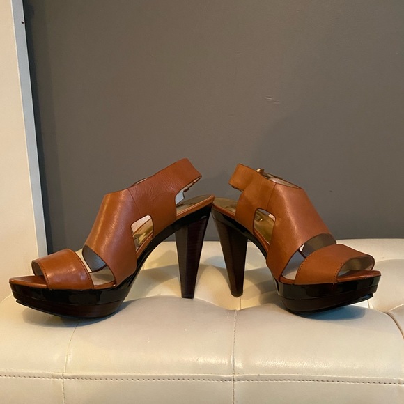 Michael Kors Brown leather Heals - Picture 2 of 6